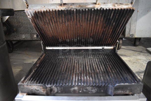 Waring Stainless Steel Commercial Countertop Panini Press. 19x17x10. Tested and Working! - Image 4 of 5