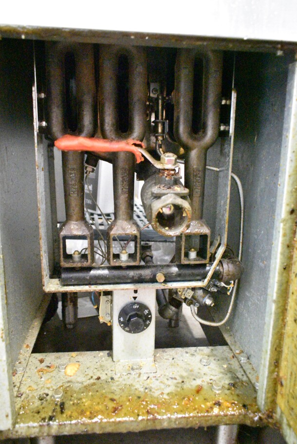 Entree F3-N Stainless Steel Commercial Floor Style Natural Gas Powered Deep Fat Fryer w/ 2 Metal Fry Baskets. 90,000 BTU.  - Image 4 of 5