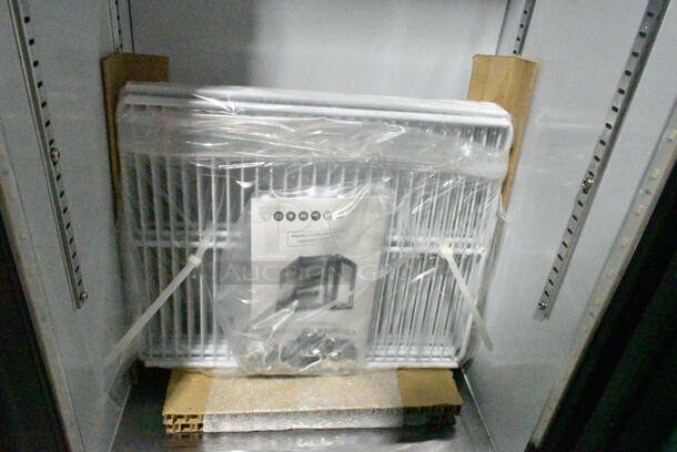 BRAND NEW SCRATCH AND DENT! 2023 Criotec CT-4 HC Single Door Reach In Cooler Merchandiser w/ Poly Coated Racks. 115 Volts, 1 Phase. Tested and Working! - Image 4 of 5