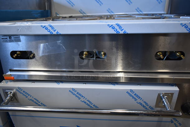 BRAND NEW SCRATCH AND DENT! Vulcan 36S-6BN Stainless Steel Commercial Natural Gas Powered 6 Burner Range w/ Oven, Over Shelf and Back Splash.  - Image 6 of 12