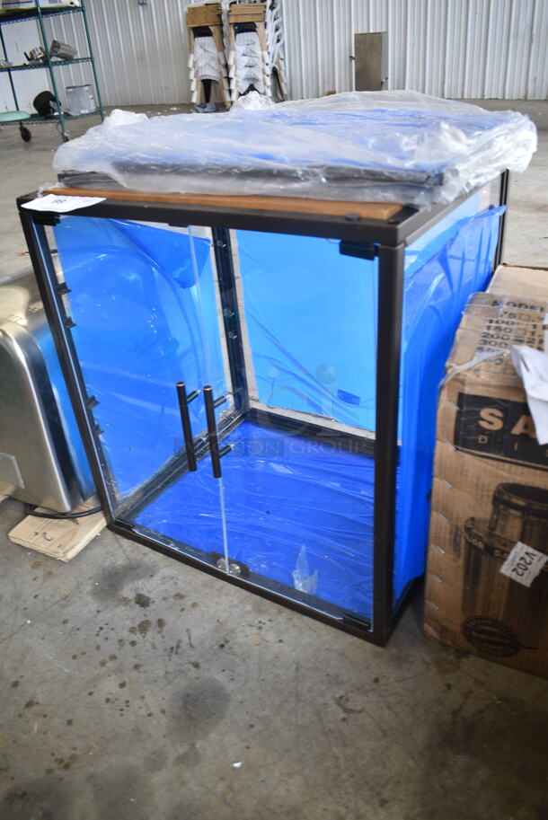 BRAND NEW SCRATCH AND DENT! Clear Poly Dry Display Case Merchandiser.  - Image 2 of 5