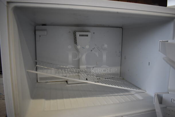 Whirlpool ET1MHKXMQ02 Metal Cooler Freezer Combo Unit. 115 Volts, 1 Phase. 33x30x66. Tested and Does Not Power On - Image 4 of 8