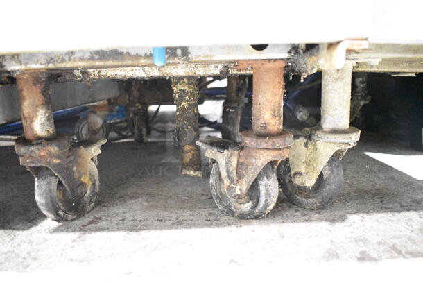 Pitco Frialator SSPG14 Solstice Supreme Stainless Steel Commercial Floor Style Natural Gas Powered Pasta Cooker on Commercial Casters. 60,000 BTU. - Image 2 of 5