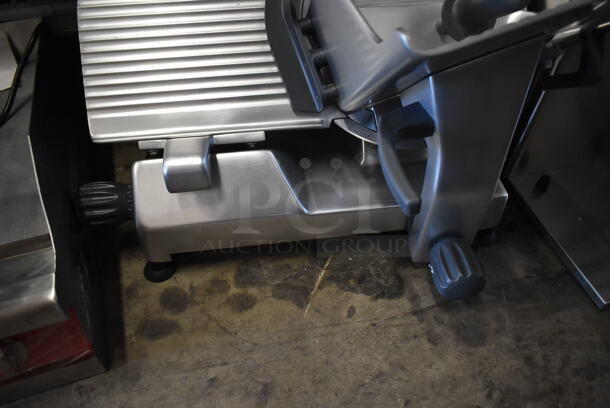 BRAND NEW SCRATCH AND DENT! 2023 Hobart Centerline EDGE12-11 Stainless Steel Commercial Countertop Meat Slicer. 115 Volts, 1 Phase. Tested and Working! - Image 4 of 6