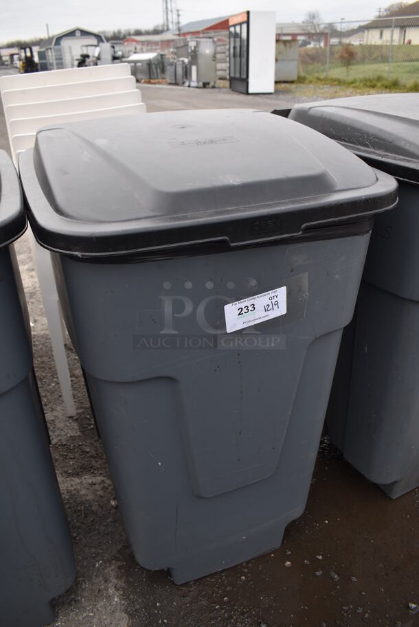 Carlisle 345050 Poly Trash Can. 23x28x39 - Image 3 of 5