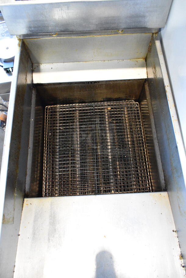 Pitco Frialator SG14-S Stainless Steel Commercial Floor Style Propane Gas Powered Deep Fat Fryer. 110,000 BTU.  - Image 3 of 7