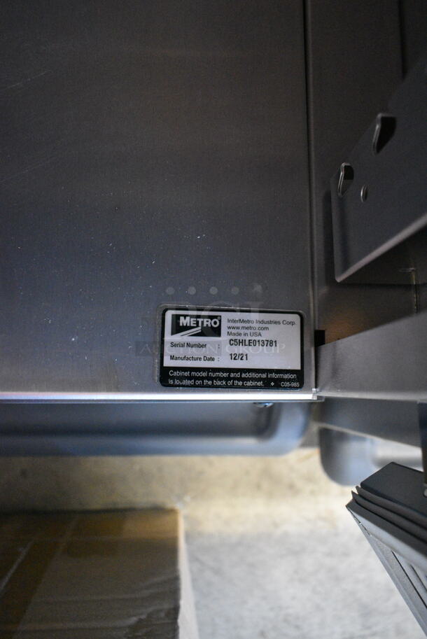 BRAND NEW SCRATCH AND DENT! 2021 Metro Metal Commercial Half Size Heated Holding Cabinet on Commercial Casters. Tested and Working! - Image 10 of 10