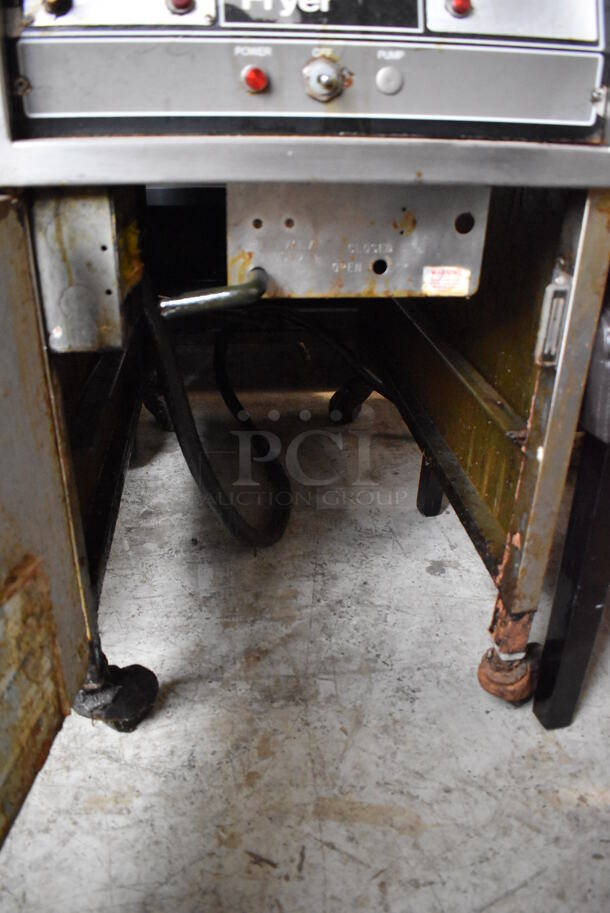 Henny Penny 500 Stainless Steel Commercial Electric Powered Floor Style Pressure Fryer on Commercial Casters. 208 Volts, 3 Phase. 18x38x46 - Image 6 of 10