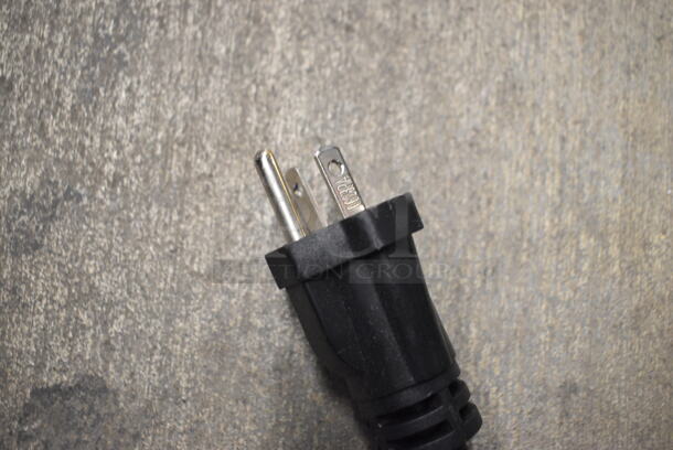 BRAND NEW SCRATCH AND DENT! 2023 Waring WFG300 Stainless Steel Commercial Countertop Double Panini Press. 240 Volts, 1 Phase. Tested and Working! - Image 4 of 5