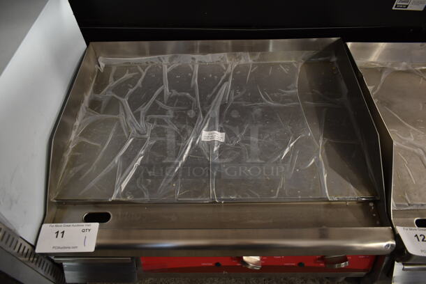 BRAND NEW SCRATCH AND DENT! Avantco 177EG24N Stainless Steel Commercial Countertop Electric Powered Flat Top Griddle. 208/240 Volts, 1 Phase. - Image 2 of 5