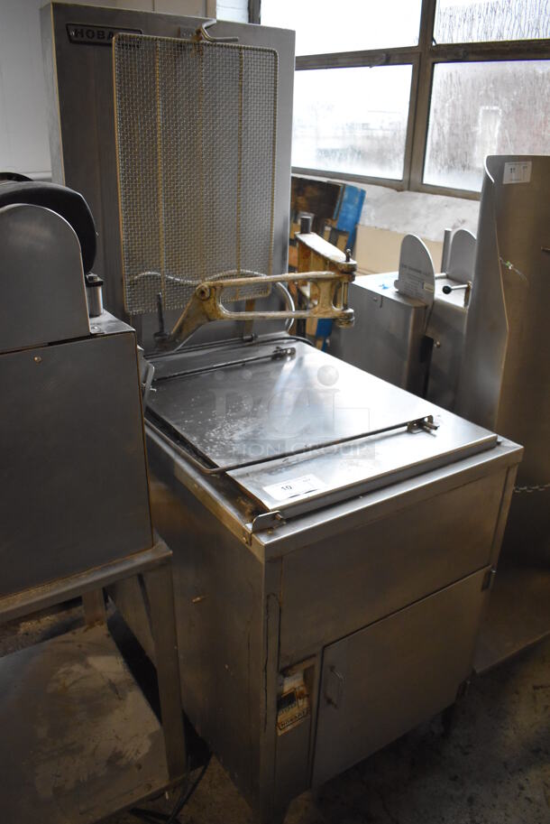 Hobart HDF155G Stainless Steel Commercial Floor Style Natural Gas Powered Donut Fryer w/ Dough Dropper Arm. 80,000 BTU. 27.5x40x67 - Image 2 of 8