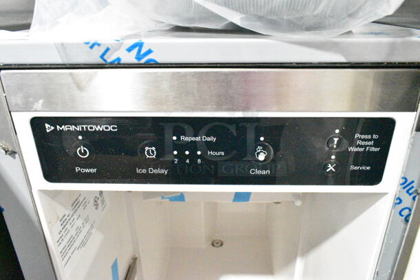 BRAND NEW SCRATCH AND DENT! 2023 Manitowoc USE0050A-161 CrystalCraft Premier USE0050A-161 15" Undercounter Square Cube Ice Machine - 45 lb. 115 Volts, 1 Phase.  - Image 5 of 10