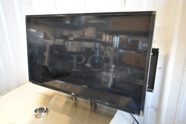 2016 LG 32LH500B-UA 32" Telelvision w/ Wall Mount. 120 Volts, 1 Phase. Buyer Must Pick Up - We Will Not Ship This Item Tested and Working! - Image 4 of 7