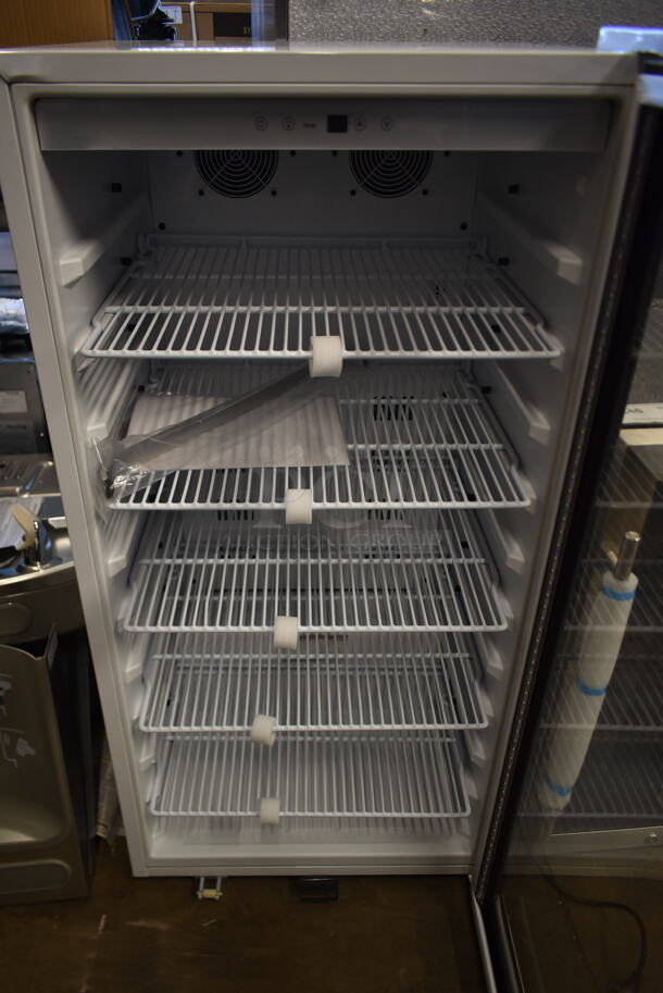 BRAND NEW SCRATCH AND DENT! Whynter CBM-815WS Freestanding 8.1 CF Commercial Beverage Merchandiser. 115 Volt, 1 Phase. Tested and Working! - Image 3 of 4