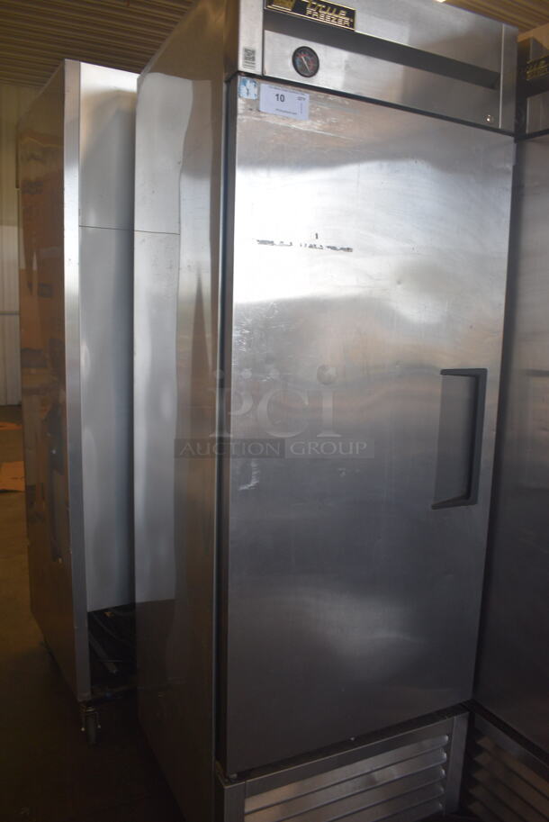 2013 True T-23F 1 Door Stainless Steel Reach in Freezer w/ Poly Coated Racks on Commercial Casters. 115 Volt, 1 Phase. Tested and Working! - Image 4 of 7