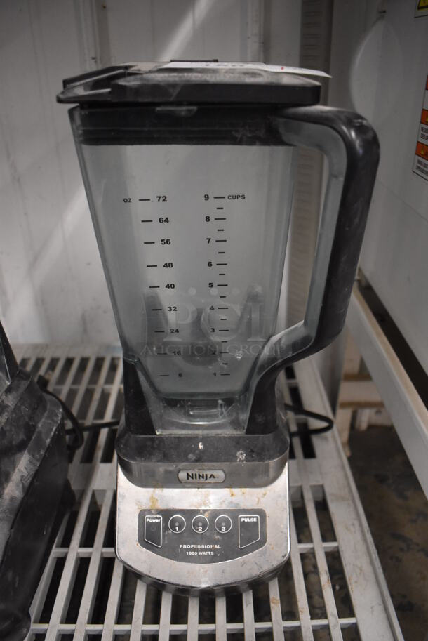 Ninja NJ600 30 Countertop Blender w/ Poly Pitcher. 120 Volts, 1 Phase. 6x9x17. Tested and Working!