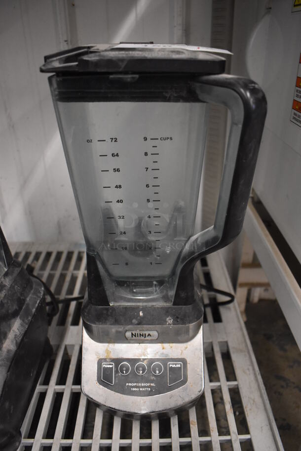 Ninja NJ600 30 Countertop Blender w/ Poly Pitcher. 120 Volts, 1 Phase. 6x9x17. Tested and Working! - Image 1 of 4