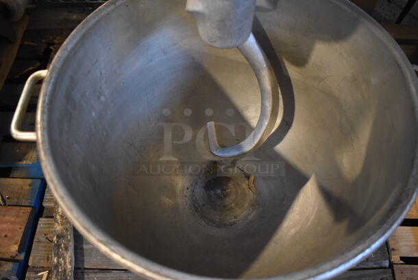 REFURBISHED! Hobart H-600 Metal Commercial Floor Style 60 Quart Planetary Dough Mixer w/ Stainless Steel Mixing Bowl and Dough Hook Attachment. 230 Volts, 1 Phase. Unit Has Been Professionally Refurbished! 28x40x56 - Image 7 of 10