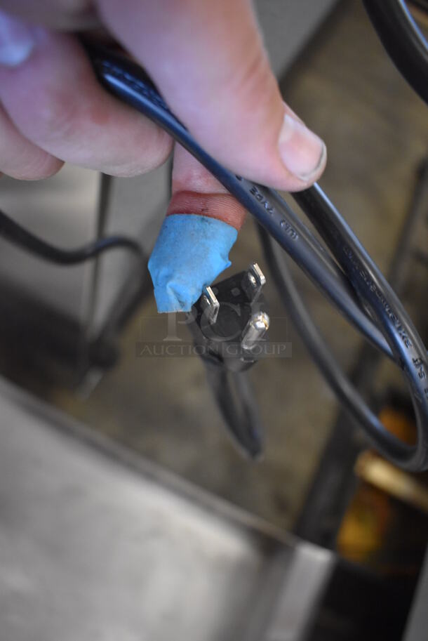 BRAND NEW SCRATCH AND DENT! Avantco 178SSPT71MHC Stainless Steel Commercial Sandwich Salad Prep Table Bain Marie Mega Top on Commercial Casters. 115 Volts, 1 Phase. Tested and Working! - Image 10 of 10