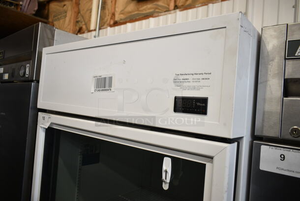 LIKE NEW! 2021 True TSCI-600R-G-PH Commercial Single Door Cooler Merchandiser w/ Poly Racks. 115 Volts, 1 Phase. Tested and Working! - Image 2 of 6