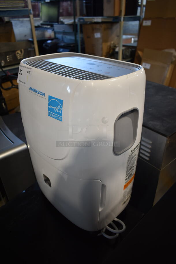 BRAND NEW SCRATCH AND DENT! Emerson EBD30E1 30 Pint Portable 3 Speed Quiet Dehumidifier. 115 Volts, 1 Phase. Tested and Working! - Image 2 of 5