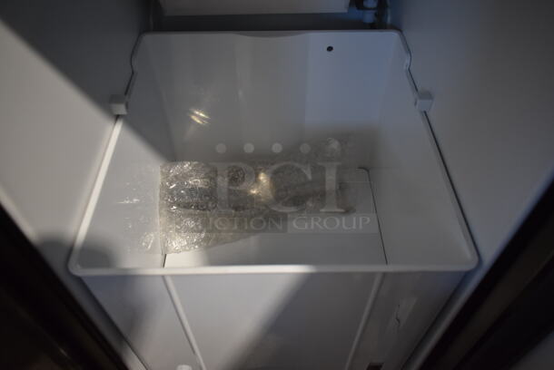 BRAND NEW SCRATCH AND DENT! Danby DIM32D1BSSPR 32lb 15" Stainless Steel Built-In Ice Maker. 115 Volts, 1 Phase. Tested and Working! - Image 5 of 6