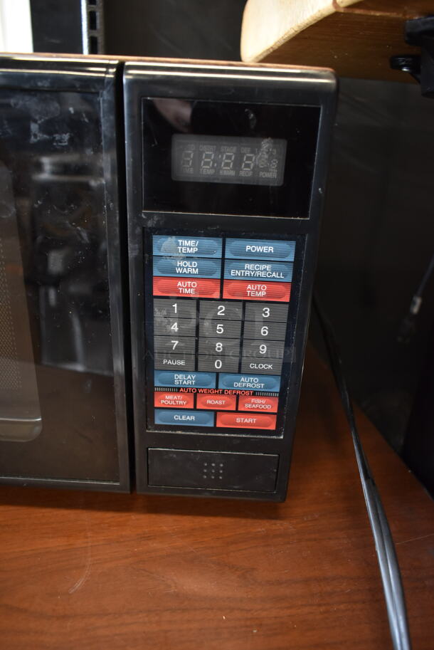 GoldStar ER-646P Countertop Microwave Oven. 120 Volts, 1 Phase.  - Image 2 of 4