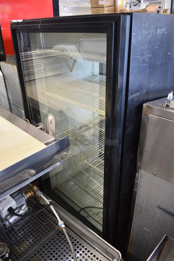 True GDM-10PT Metal Commercial Single Door Reach In Pass Through Cooler Merchandiser. 115 Volts, 1 Phase. Tested and Working! - Image 2 of 4