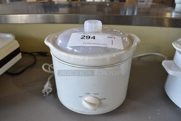 Model MD-YHJ20 Metal Countertop Slow Cooker. 120 Volts, 1 Phase. 8.5x8x8. Tested and Working!