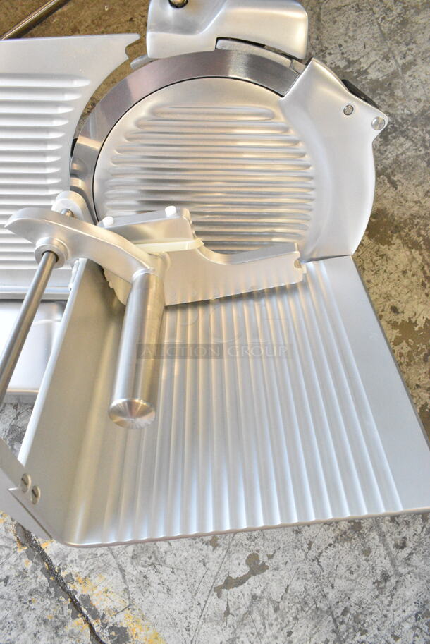 BRAND NEW SCRATCH AND DENT! Estella 348SLM12 Stainless Steel Commercial Countertop 12" Heavy-Duty Manual Meat Slicer. 115 Volts, 1 Phase. Tested and Working! - Image 8 of 11