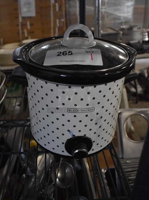 Black & Decker SC1004D Metal Countertop Slow Cooker. 120 Volts, 1 Phase. 11x11x10 - Image 1 of 5