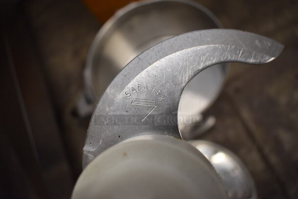 ALL ONE MONEY! Metal Food Processor Bowl, S Blade and Grating Blade. 10x8x7 - Image 3 of 5