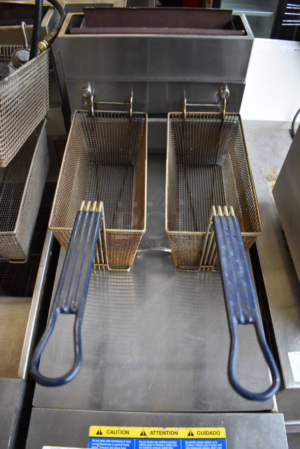 Pitco Frialator SG14RS Stainless Steel Commercial Floor Style Propane Gas Powered Deep Fat Fryer on Commercial Casters w/ 2 Metal Fry Baskets and Metal Lid. 122,000 BTU. 16x35x47 - Image 3 of 7