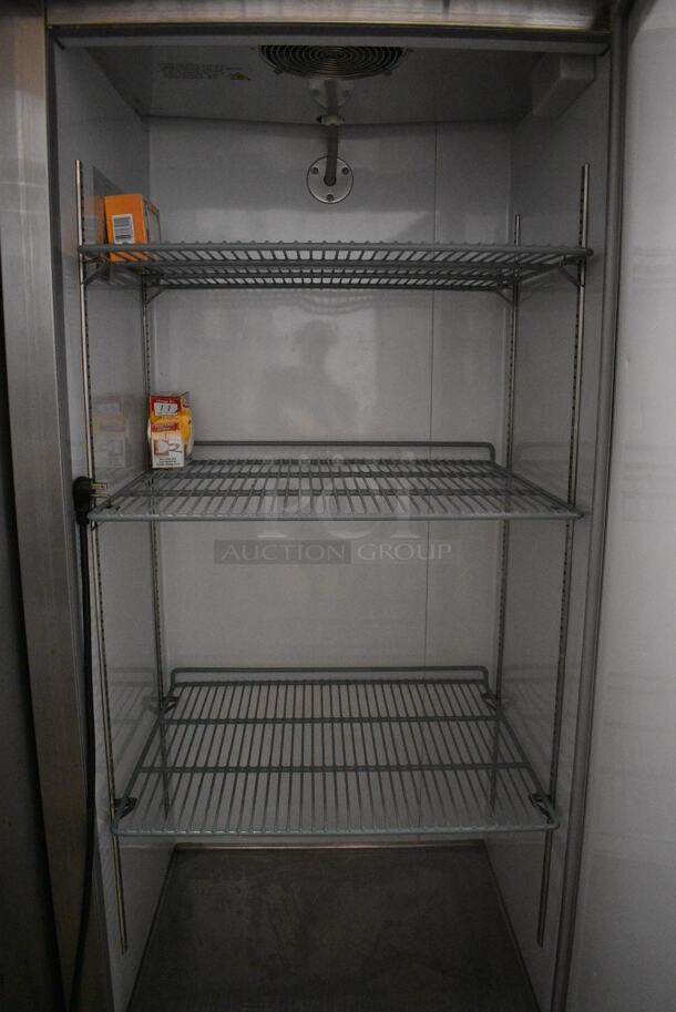 Avantco Model 178A19RHC Stainless Steel Commercial Single Door Reach In Cooler w/ Poly Coated Racks on Commercial Casters. 115 Volts, 1 Phase. 29x26x82.5. Tested and Working! - Image 4 of 5