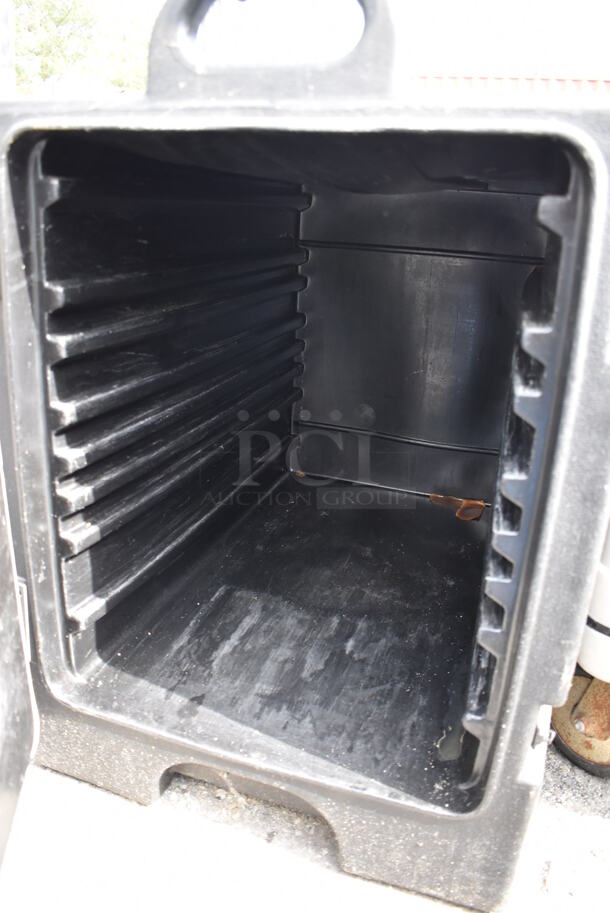 Carlisle NPC300N Black Poly Insulated Food Carrying Case. - Image 3 of 5