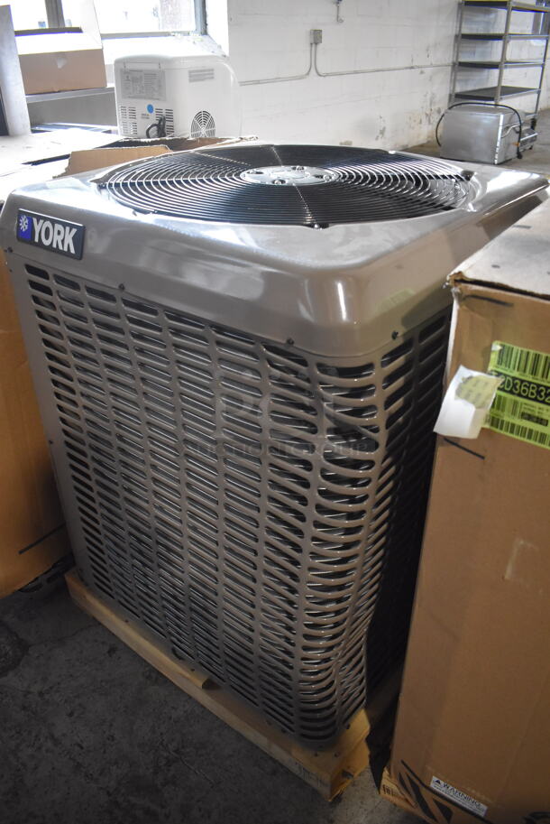 York Commercial Air Conditioner Condenser. 208-230V/3 Phase - Image 3 of 6