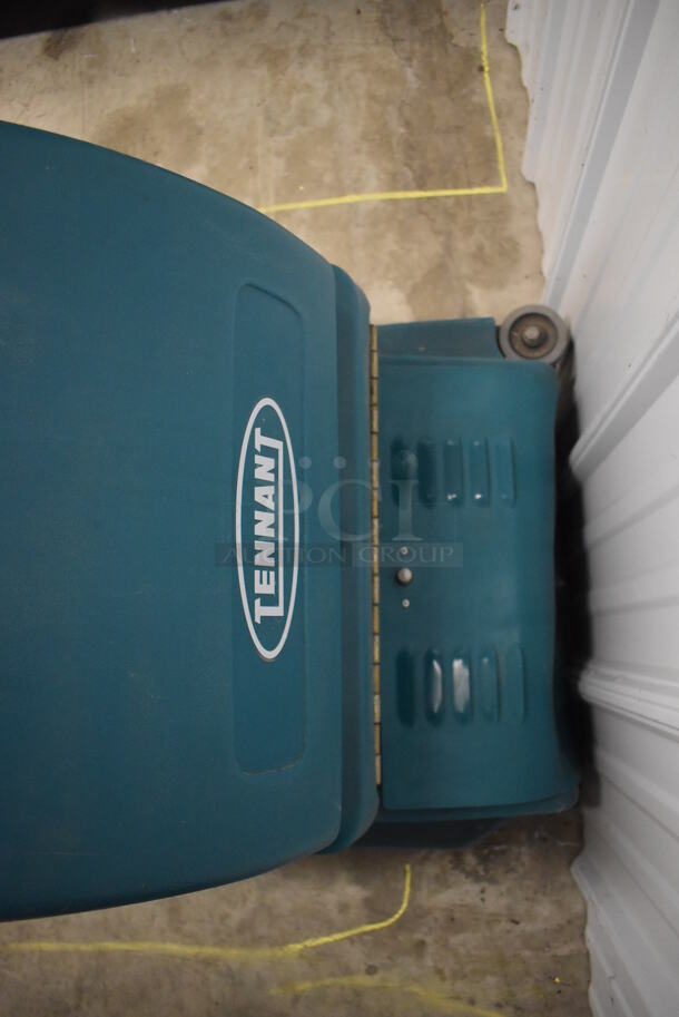 Tennant 2550 Metal Commercial Floor Burnisher Floor Cleaning Machine. 19x51x42. Cannot Test Due To Missing Battery - Image 4 of 8