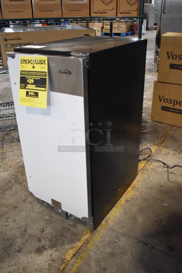 BRAND NEW SCRATCH AND DENT! KoolMore KM-BIR3C-SS Stainless Steel Commercial Single Door Cooler. 115 Volts, 1 Phase. Tested and Working! - Image 3 of 7