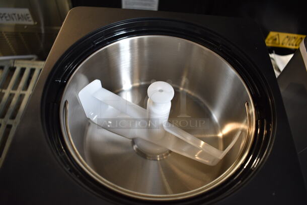 BRAND NEW SCRATCH AND DENT! Whynter ICM-201SB 2.1 Quart Countertop Automatic Ice Cream Maker. 115 Volts, 1 Phase. Tested and Working! - Image 4 of 6