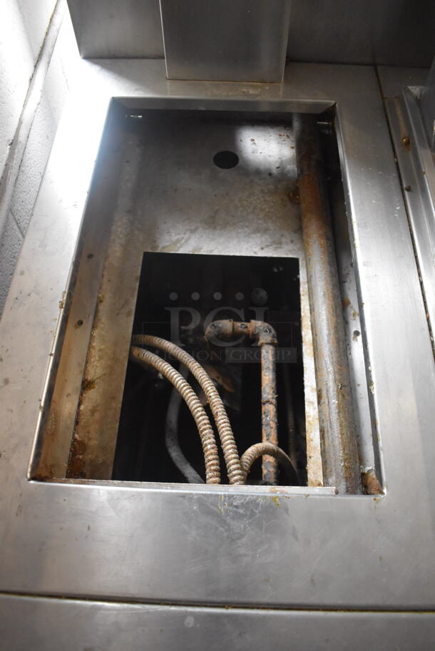 Garland M35SS Commercial Stainless Steel Free Standing Natural Gas Fryer With 3 Fry Pots. - Image 4 of 9