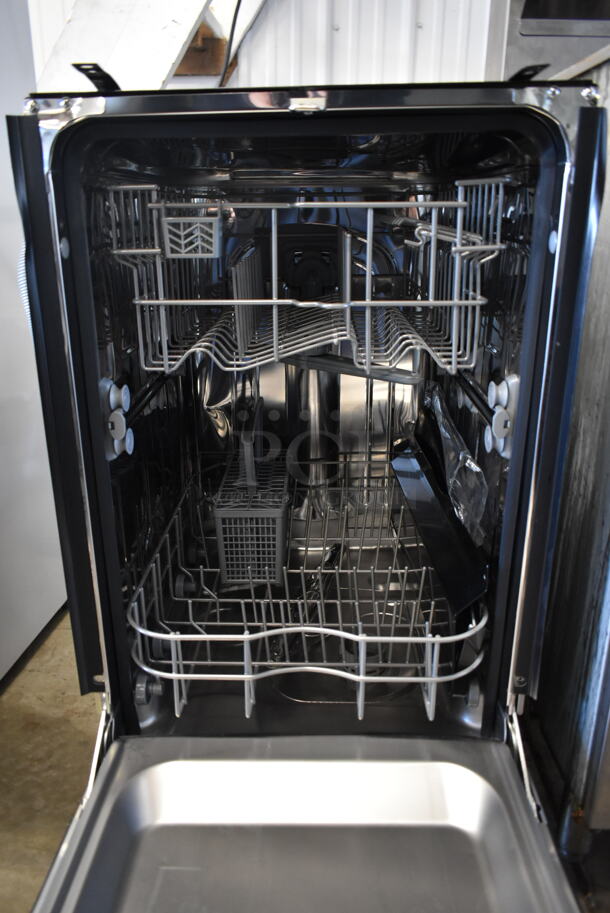 BRAND NEW SCRATCH AND DENT! Danby DDW1802EBLS Stainless Steel Undercounter Dishwasher. 120 Volts, 1 Phase.  - Image 6 of 9