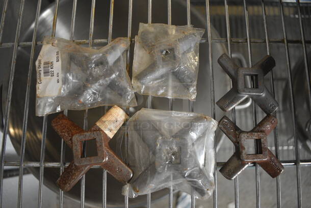 6 Metal Meat Grinder Knives. 3.5x3.5x1, 2.75x2.75x1. 6 Times Your Bid! - Image 1 of 3