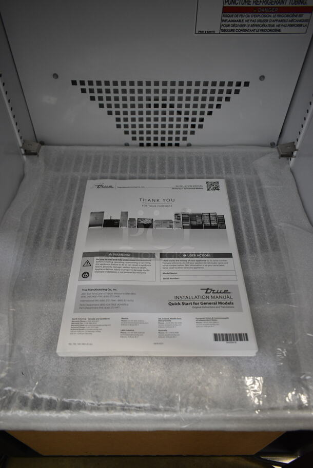 BRAND NEW SCRATCH AND DENT! 2024 True GDM-06-34-HC Metal Mini Cooler Merchandiser w/ Poly Coated Racks. 115 Volts, 1 Phase. Tested and Working! - Image 3 of 4