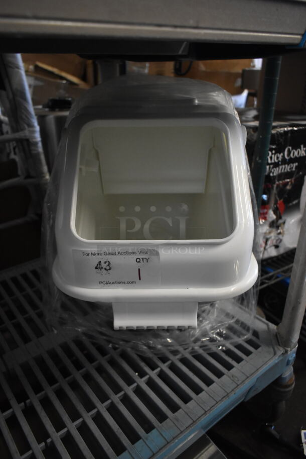BRAND NEW SCRATCH AND DENT! Baker's Mark 176IB100 6.3 Gallon / 100 Cup Shelf Ingredient Bin with Flip Lid, Label Sheet, and Scoop  - Image 2 of 5