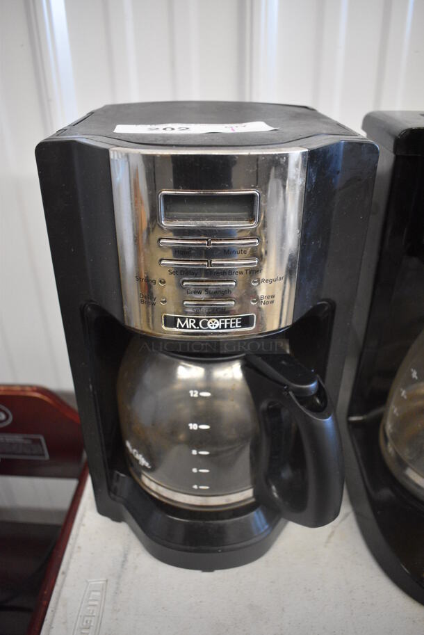 Mr Coffee Black Poly Countertop Coffee Machine w/ Poly Coffee Pot. 8x9x13