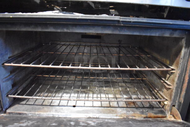 Comstock Castle C330 Metal Commercial Natural Gas Powered 6 Burner Range w/ Oven, Over Shelf and Back Splash. 35x32x59.5 - Image 6 of 9