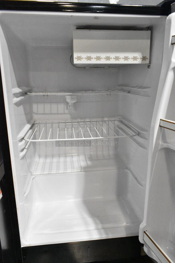 Tatung TR-4RD Mini Cooler. 115 Volts, 1 Phase. Tested and Powers On But Does Not Get Cold - Image 3 of 6