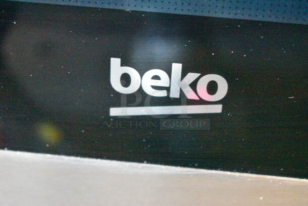 BRAND NEW SCRATCH AND DENT! 2022 Beko SLER30530SS Stainless Steel Electric Powered 4 Burner Range w/ Oven. 208-240 Volts, 1 Phase.  - Image 5 of 12