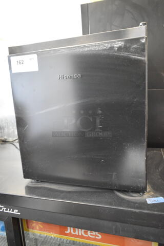 Hisense WMS017M6XBE Metal Mini Cooler. 115 Volts, 1 Phase. Tested and Working!