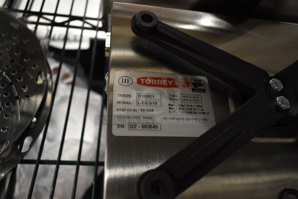 BRAND NEW SCRATCH AND DENT! Torrey L-EQ 5/10 Stainless Steel 10 lb. Digital Portion Control Scale. Tested and Working! - Image 6 of 7